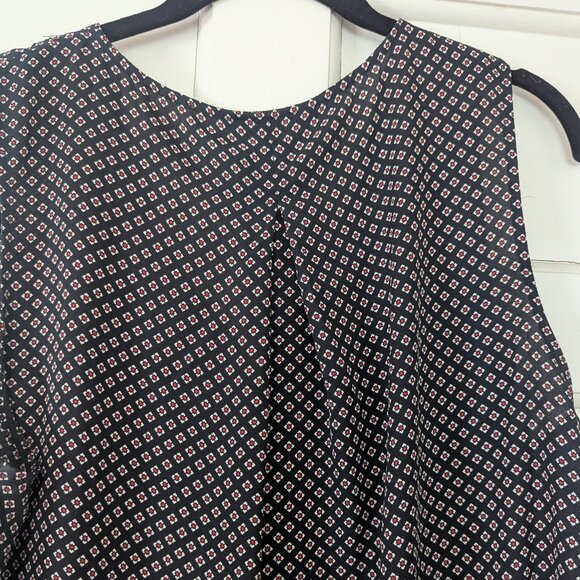 Banana Republic V-neck Navy Geometric Pattern Shell Size L - Picture 9 of 9